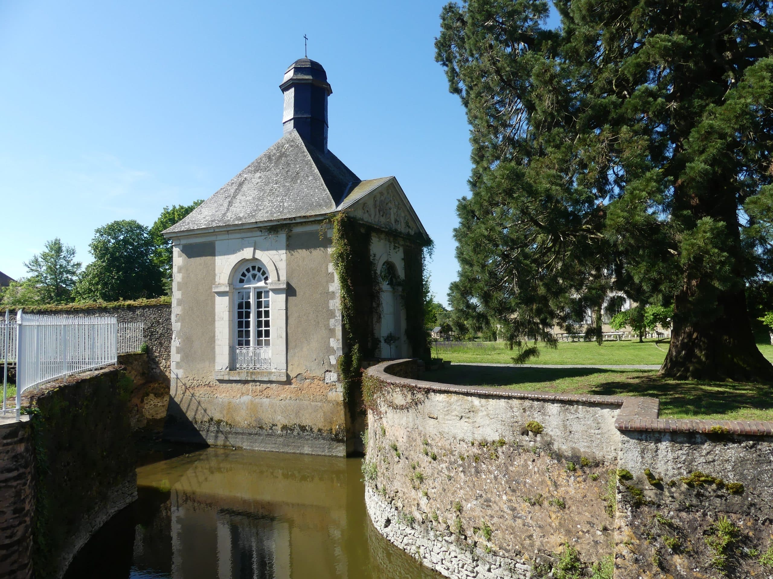 Chapelle château de Fontenailles P1120225